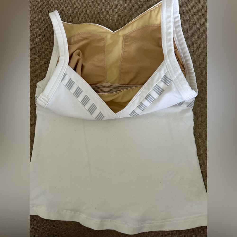 Lululemon workout top size 6 - Picture 4 of 6